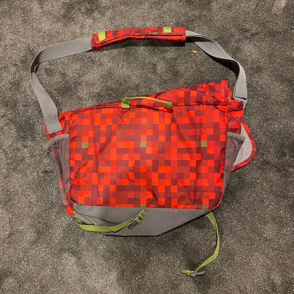 Dylan Land’s End book bag